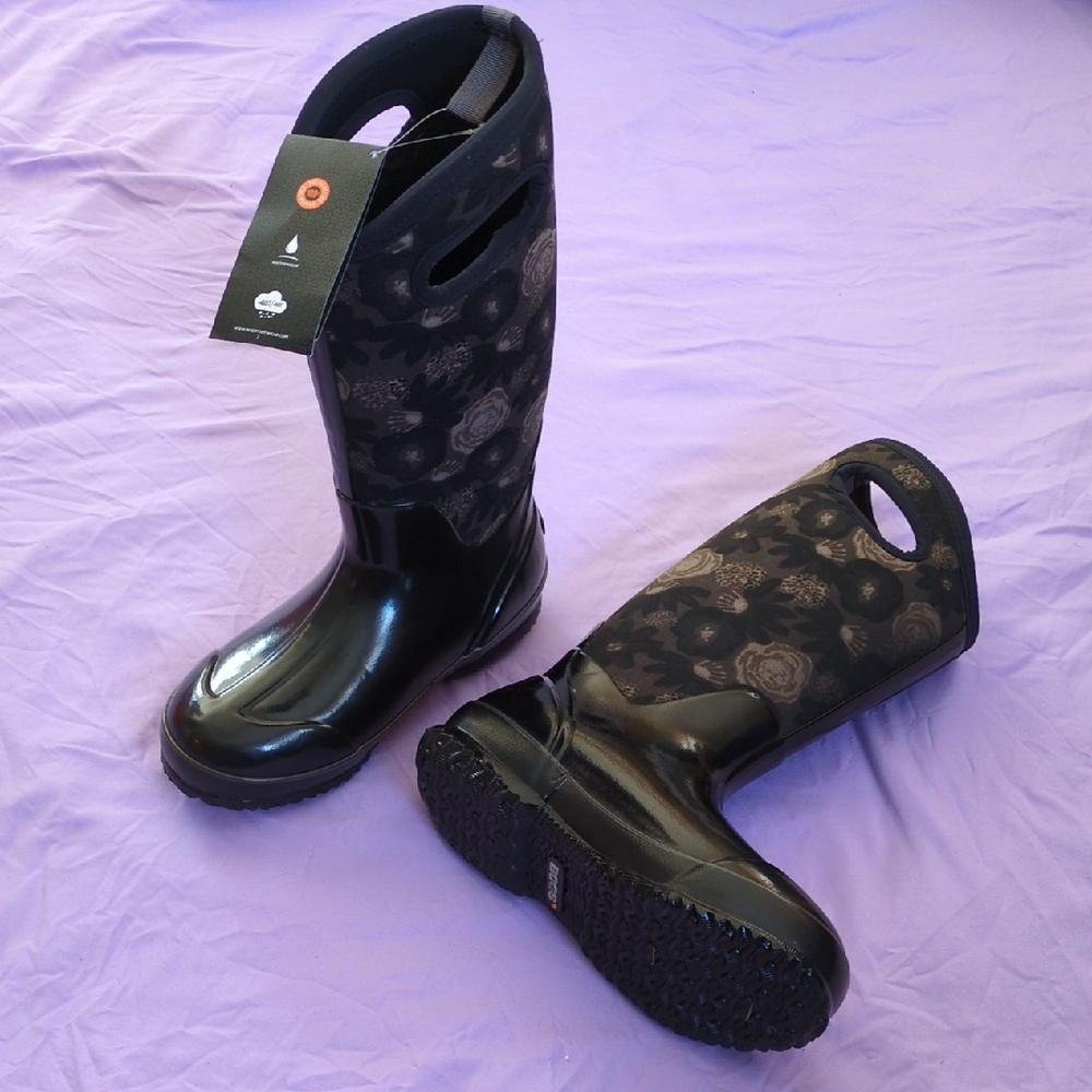 NWT Bogs Women's Black Floral Rain Boots, waterproof, rated to -40  size 6